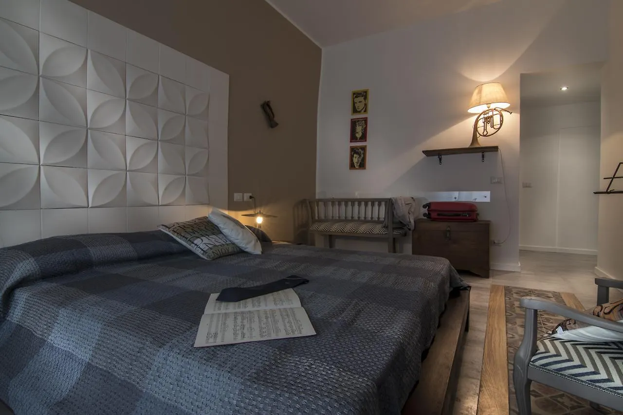 Ad Hoc Rooms Palermo 2*,