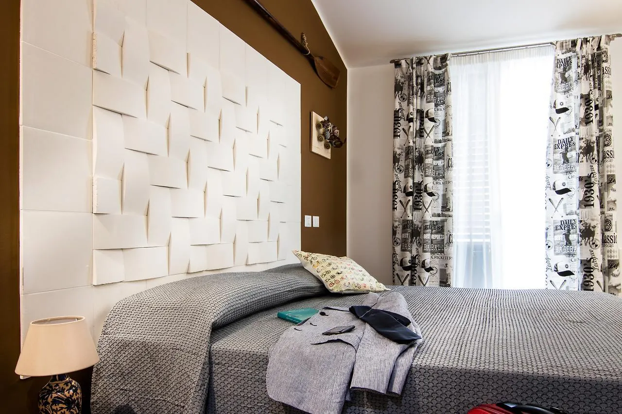 Ad Hoc Rooms Palermo 2*,
